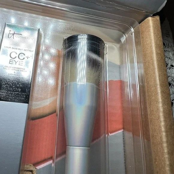 NWT 5 Pc IT Cosmetics Gift Box MEDIUM CC Cream, Eye, Powder, Brush Lipstick